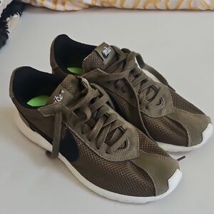 Nike Olive Green Sneakers